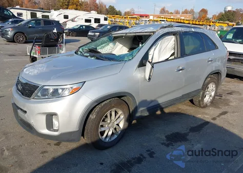2015 Kia Sorento Lx z USA, uszkodzony, nr VIN 5XYKT4A6XFG630086